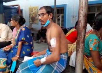 মামলা তুলতে অস্বীকার করায় শালাকে হাঁসুয়া দিয়ে কোপ  জামাইবাবুর