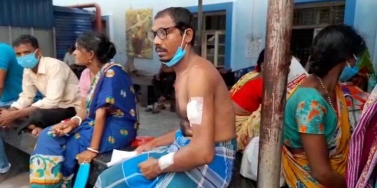 মামলা তুলতে অস্বীকার করায় শালাকে হাঁসুয়া দিয়ে কোপ জামাইবাবুর