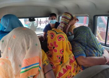 পূর্বস্থলীর বুড়োরাজের মন্দিরে শ্রদ্ধালুর সোনার হার ছিনতাই, গ্রেফতার ৬ মহিলা ও তাঁদের গাড়ির চালক