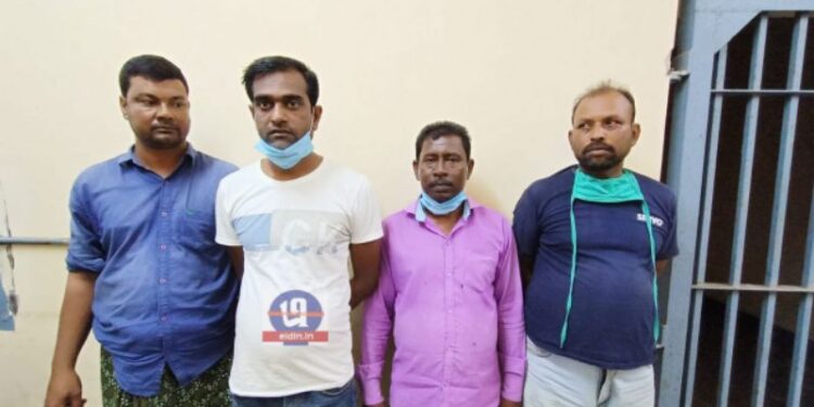 লক্ষাধিক টাকা মূল্যের গাছ কেটে বিক্রির অভিযোগ, গ্রেফতার ৫