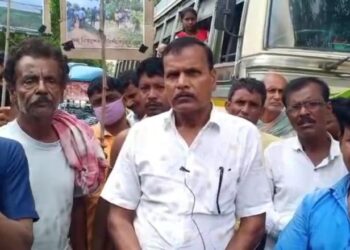 জলমগ্ন বিস্তীর্ণ এলাকার ধানজমি, নিকাশি ব্যাবস্থার দাবিতে পথ অবরোধ