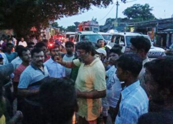 জামুড়িয়ার কেন্দা মোড়ে জাতীয় সড়কে ফের পথ দুর্ঘটনা, ট্রাফিক পুলিশের দাবিতে পথ অবরোধ