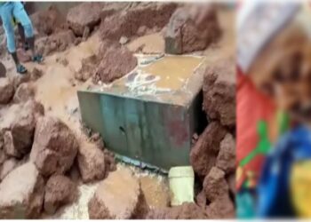 রাজ্যে ভারী বর্ষণের বলি ৩, কলকাতাসহ একাধিক জেলায় বিক্ষিপ্ত  বৃষ্টিপাতের পূর্বাভাস