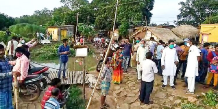 ডিভিসির ছাড়া জলে ফুলেফেঁপে উঠেছে দামোদর, সন্ধার পর খেয়া পারাপার বন্ধ রাখার নির্দেশ প্রশাসনের