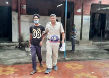 নিখোঁজ মহিলাকে নিয়ে সোশ্যাল মিডিয়ায়  আপত্তিকর মন্তব্য ! যুবককে গ্রেফতার করল কাটোয়া থানার পুলিশ