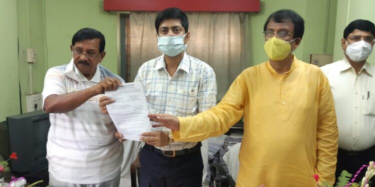 প্রাক্তন সিপিএম নেতা আইনুলকে বর্ধমান পুরসভার উপ-প্রশাসক করা হতেই ক্ষোভ বিক্ষোভ ছড়ালো বর্ধমানের তৃণমূল শিবিরে