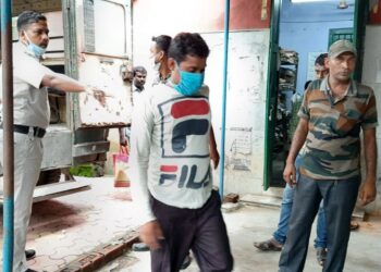 কাটোয়ায় নাবালিকাকে বিয়ে করে গ্রেফতার চাইল্ড লাইনের কর্মী