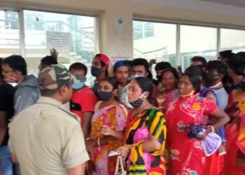 মেমারিতে কোভিড ভ্যাকসিনের লাইনে  ধাক্কাধাক্কিতে আহত সিভিক ভলেন্টিয়ারসহ ২