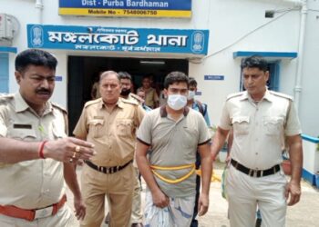 মঙ্গলকোটে নাকা চেকিংয়ের সময় পুলিশের হাতে ধৃত মাদক কারবারী, মাস্ক না পড়ায় গ্রেফতার ৬