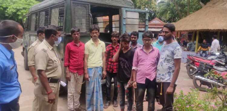 রায়নায় জুয়ার ঠেক থেকে গ্রেপ্তার ৬ জুয়াড়ি