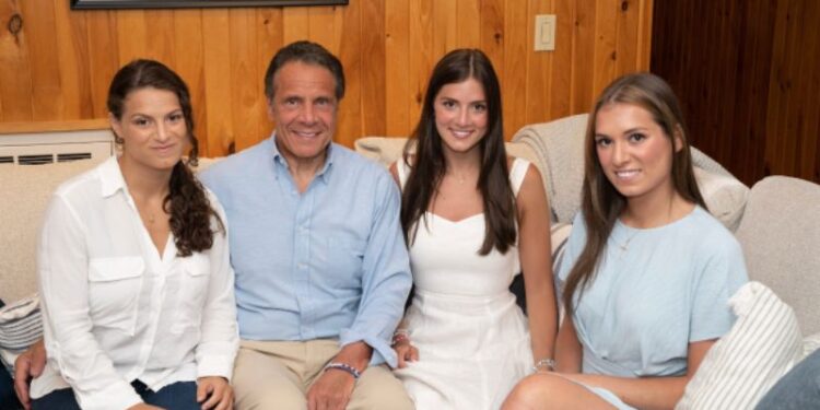 ১১ মহিলাকে যৌন নিপিড়নে অভিযুক্ত নিউইয়র্কের গভর্নরকে পদত্যাগের পরামর্শ বাইডেনের