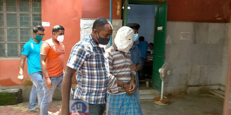 মঙ্গলকোটে তৃণমূল নেতা খুনের ঘটনায় গ্রেফতার ১, সিআইডির নজর এড়াতে পুকুরের পানার আড়ালে লুকিয়েছিল ধৃত দুষ্কৃতি