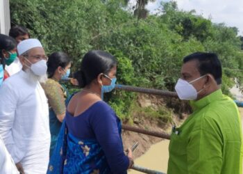 রায়নার বানভাসী এলাকা ঘুরে দেখলেন রাজ্যের দুই মন্ত্রী
