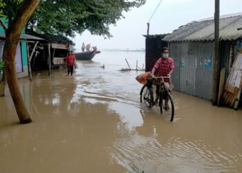 ভাগীরথী-অজয়ের জলে জলমগ্ন কাটোয়া শহরের একাংশ