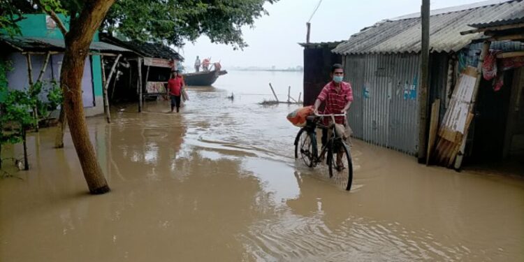 ভাগীরথী-অজয়ের জলে জলমগ্ন কাটোয়া শহরের একাংশ