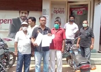 ব্যাঙ্ক অ্যাকাউন্ট থেকে গায়েব ৩০ হাজার টাকা, ম্যানেজারের বিরুদ্ধে থানায় অভিযোগ দায়ের করলেন গ্রাহক