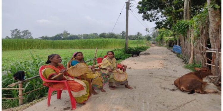 বিদ্যুৎতের তার ভাগীরথীর জলে ঠেকে যাওয়ার পরিস্থিতি তৈরি হওয়ার ৭ দিন ধরে বিদ্যুৎ বিচ্ছিন্ন পূর্বস্থলীর গ্রাম