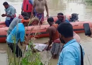 ঘটনাস্থল থেকে ৩ কিমি দূরে খড়ি নদীর জলে ভেসে উঠল কৃষকের দেহ