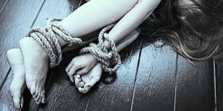 হাওড়ায় বিজেপি কর্মীর স্ত্রীকে বেঁধে রেখে গণধর্ষণের অভিযোগ তৃণমূলের বিরুদ্ধে