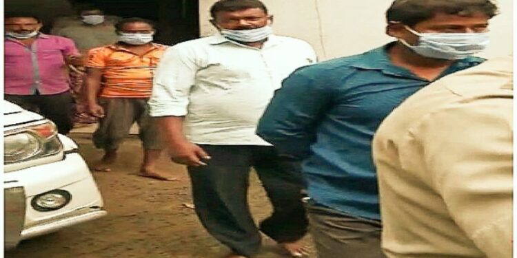 রায়নায় পুলিশের উপরে হামলা চালানোর অভিযোগে গ্রেফতার ৫