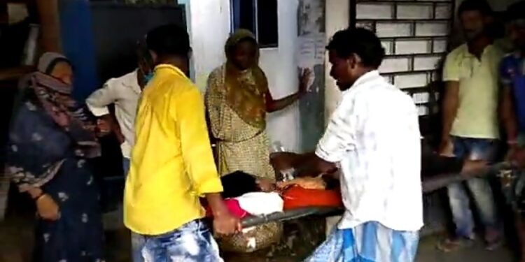 বাঁকুড়ায় দ্বারকেশ্বর নদীতে ঝাঁপ দিয়ে আত্মহত্যার চেষ্টা নাবালিকা ছাত্রীর