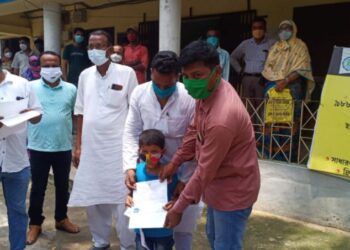 বিশ্ব আদিবাসী দিবসের দুয়ারে জাতিগত শংসাপত্র পেলেন জামালপুরের আদিবাসীরা