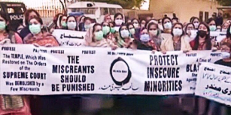 অধার্মিক আচরণ ! পাকিস্থানে মৃত্যুদন্ডের মুখে ৮ বছরের হিন্দু শিশু