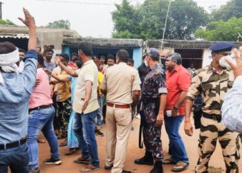 অসুস্থ দলীয় নেত্রীকে দেখতে গিয়ে তৃণমূল কর্মীদের বিক্ষোভের মুখে জিতেন্দ্র তিওয়ারি