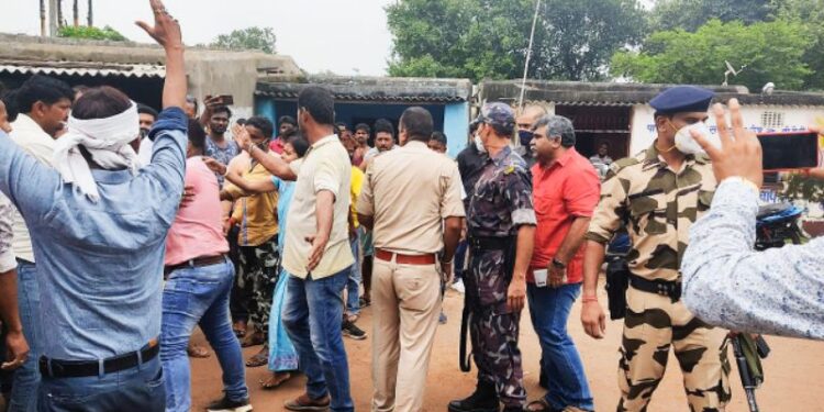 অসুস্থ দলীয় নেত্রীকে দেখতে গিয়ে তৃণমূল কর্মীদের বিক্ষোভের মুখে জিতেন্দ্র তিওয়ারি