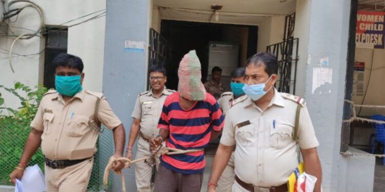 শ্বাশুড়িকে খুনের অভিযোগে গ্রেফতার জামাই, ভাতারের মাহাতা গ্রামে বধুর রহস্যমৃত্যুর কিনার করল পুলিশ