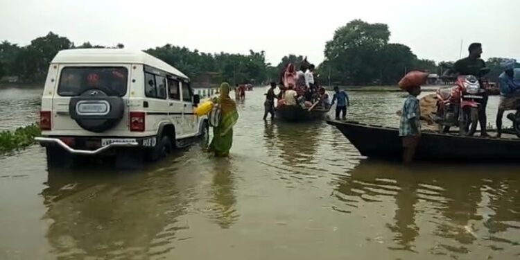 নতুন করে প্লাবিত রতুয়ার মহানন্দটোলা ও বিলাইমারির বিস্তীর্ণ এলাকা, পরিদর্শনে বিজেপি সাংসদ