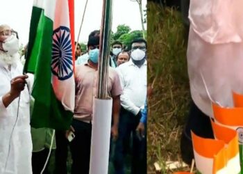 জাতীয় পতাকার ‘অবমাননা’ কলেজের অনুষ্ঠানে, মৃতদেহ ঢাকা হল জাতীয় পতাকায়, জোড়া বিতর্ক কালনায়