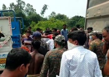 বোলারো ও ডাম্পারের মুখোমুখি সংঘর্ষ,মৃত ৪