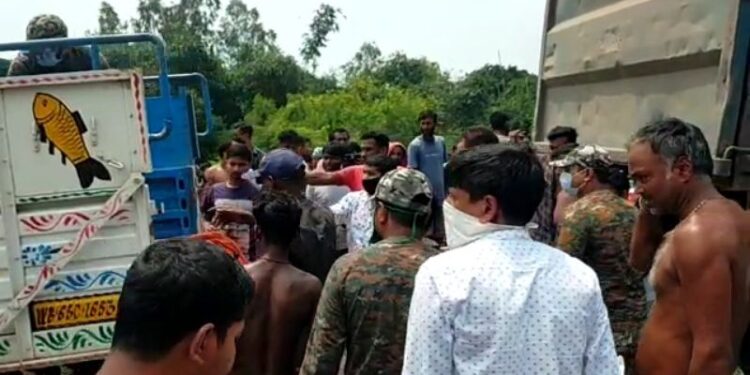 বোলারো ও ডাম্পারের মুখোমুখি সংঘর্ষ,মৃত ৪