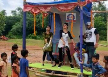 ‘খেলা হবে’ দিবসে ডিজে বাজিয়ে চিয়ার লিডারদের মাঠে নাচানো নিয়ে তৈরি হয়েছে বিতর্ক