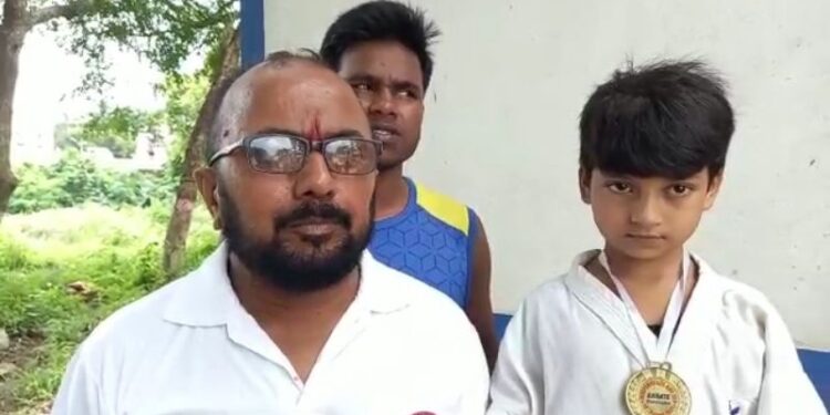 আন্তঃজেলা ক্যারাটে প্রতিযোগিতায় প্রথম স্থান অধিকার করল  দুবরাজপুরের পরিনিধি শর্মা