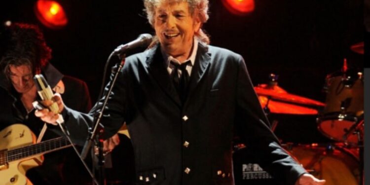 আমেরিকার নোবেল বিজেতা গায়ক বব ডিলনের বিরুদ্ধে ধর্ষণের অভিযোগ