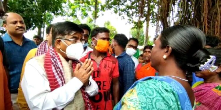 বর্ধমানে এসে নানা প্রসঙ্গ তুলে ধরে রাজ্যের তৃণমূল সরকারের সমালোচনা করলেন কেন্দ্রের শিক্ষা প্রতিমন্ত্রী