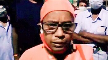 সন্ন্যাসীর মুখে জোর করে মদ ঢেলে দিয়ে একাদশীর উপবাস ভঙ্গ করাল দুষ্কৃতিরা