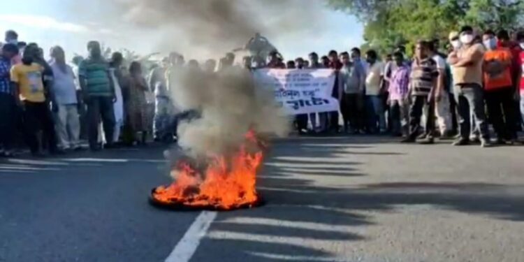 বর্ধমান পৌরসভার উপ-প্রশাসক পদ থেকে আইনুল হককে সরানোর দাবিতে অগ্নিগর্ভ বর্ধমান