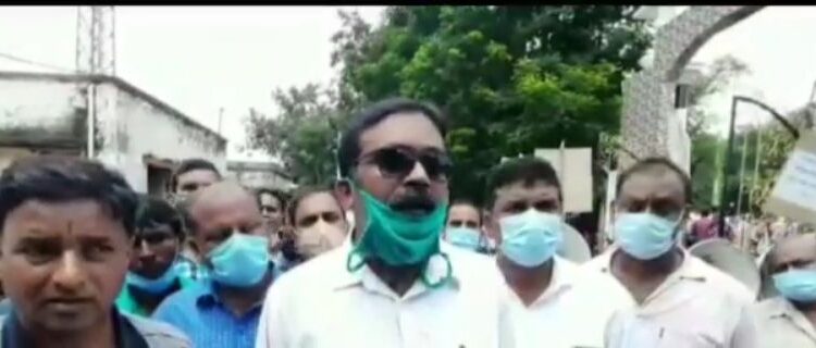 শালতোড়ায় বন্ধ পাথর খাদান চালু করার দাবিতে বিক্ষোভ শ্রমিক সংগঠনের