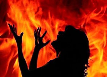 অবৈধ সম্পর্কের জেরে স্ত্রীকে পুড়িয়ে খুন, পলাতক অভিযুক্ত স্বামী