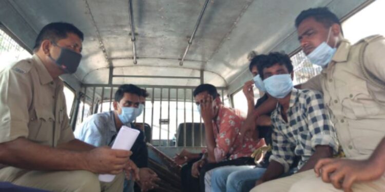 ব্যাঙ্কের ভল্ট ভাঙার আগেই মেমারি থানার পুলিশের হাতে গ্রেপ্তার ৫ ডাকাত