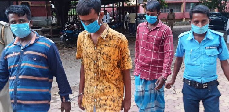 কাটোয়ায় পরপর দুই বাড়িতে চুরির ঘটনায় গ্রেফতার ৩ দুষ্কৃতি