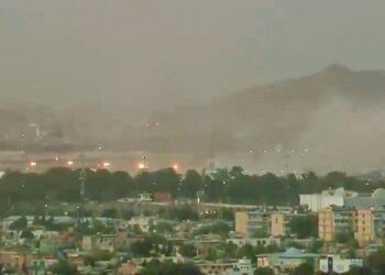 কাবুল বিমানবন্দরে বিস্ফোরণে  মৃত্যু ১২ মার্কিন সেনার, হামলাকারীদের উদ্দেশ্যে হুঁশিয়ারি বাইডেনের