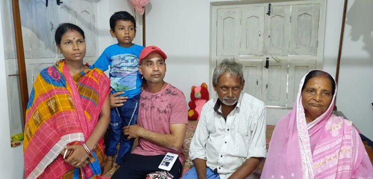 তালিবানদের হাত থেকে প্রাণ বাঁচিয়ে বাড়ি ফিরলেন কাটোয়ার চন্দন নন্দী