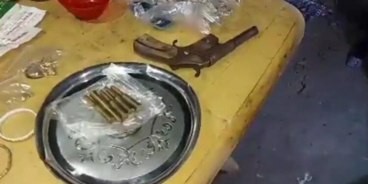 কাটোয়ায় ডাকাতির ঘটনায় ধৃত দুষ্কৃতিদের জেরা করে আগ্নেয়াস্ত্র ও গুলি উদ্ধার