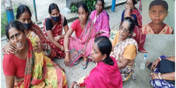 খেলা করার সময় গলায় দড়ির ফাঁস জড়িয়ে মৃত্যু চতুর্থ শ্রেণির ছাত্রীর