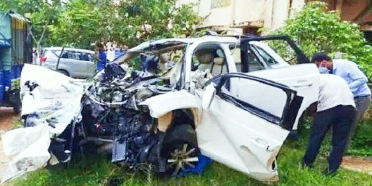 ব্যাঙ্গালুরুতে ভয়াবহ পথ দূর্ঘটনায় ডিএমকে বিধায়কের পুত্র ও পুত্রবধূসহ সাতজনের মৃত্যু