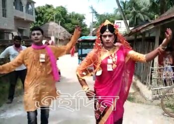 বাদাই গানের আসর ঘিরে জমজমাট মন্তেশ্বরের পিপলন গ্রাম